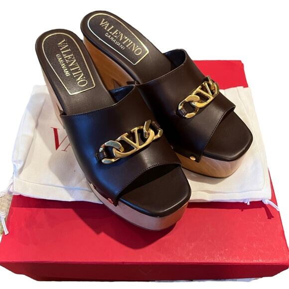 VALENTINO V Logo Chain Open Toe Platform Mules Brown Leather Wooden Heel 8.5 NEW - Picture 5 of 15